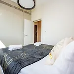 Inpoint 2-Rooms Apartment With Bath, Balcony, Parking And City View - Wawel Castle