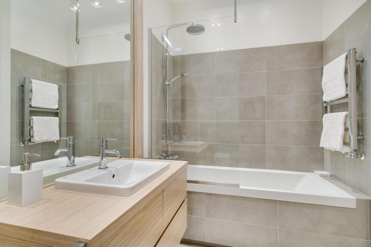 Inpoint 2-rooms With Bath, Balcony, Parking And View - Wawel Castle *
