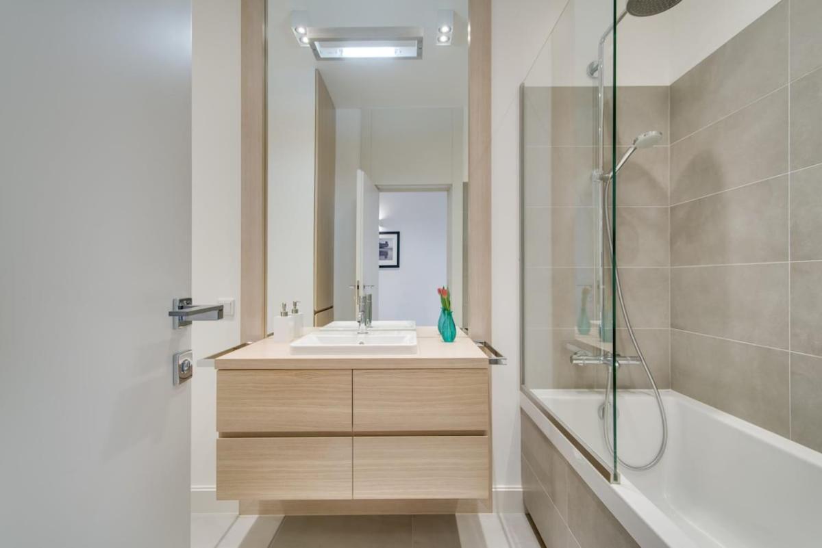 Apartment Inpoint 2-rooms With Bath, Balcony, Parking And View - Wawel Castle Krakau