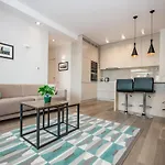 Inpoint 2-Rooms Apartment With Bath, Balcony, Parking And City View - Wawel Castle